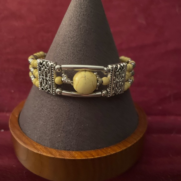New Beautiful Yellow Stone Bracelet - Picture 1 of 5